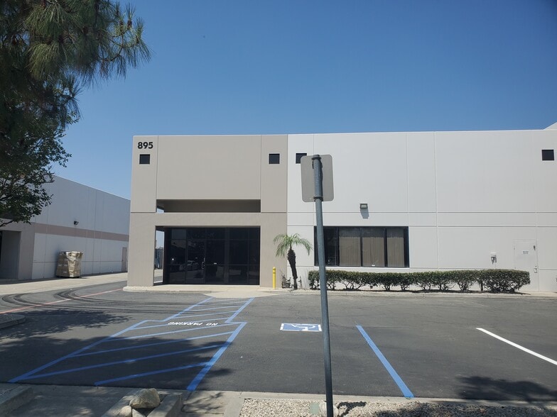 More Photos Of 895 N Todd Ave, Azusa Warehouse For Lease