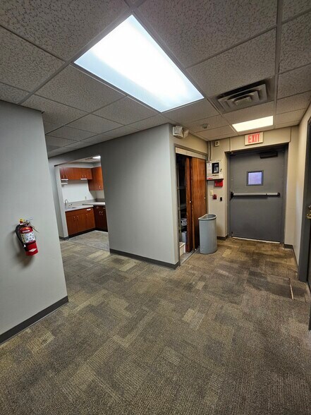 More Photos Of 10233 W Greenfield Ave, West Allis Medical For Lease
