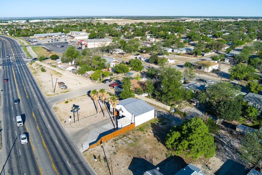 More Photos Of 607 W Gibbs St, Del Rio General Retail For Sale