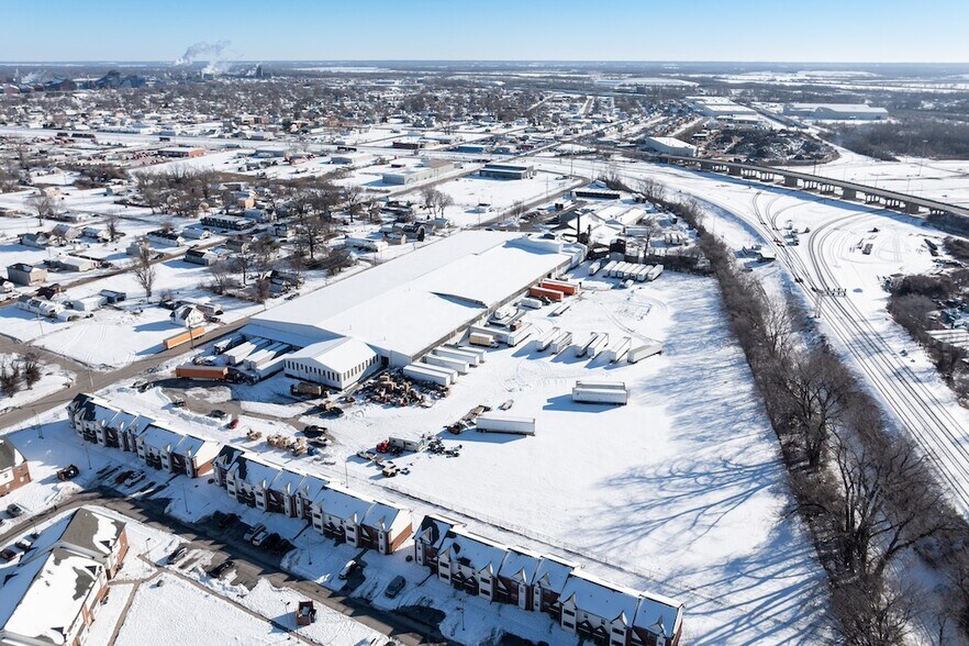 More Photos Of 1200 Bissell St, Venice Warehouse For Sale