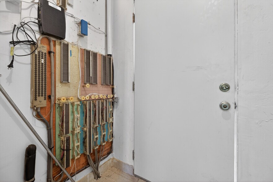 More Photos Of 4160 Verdugo Rd, Los Angeles Office For Sale