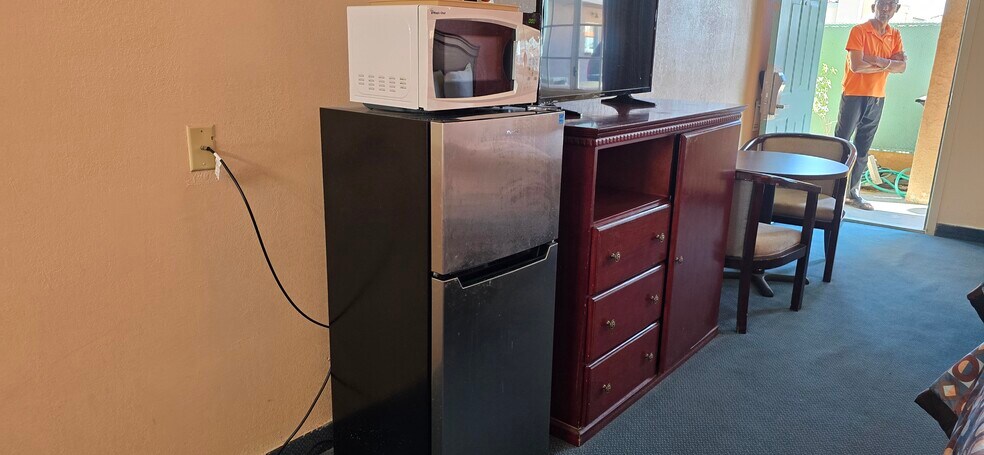 More Photos Of 16352 Sierra Hwy, Mojave Hotel For Sale