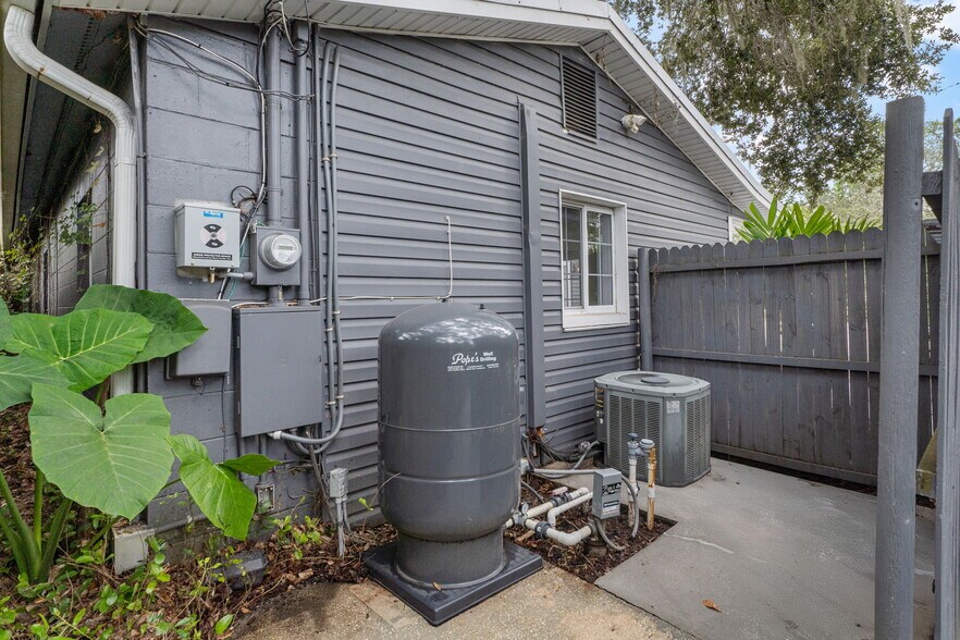 More Photos Of 17110 Gunn Hwy, Odessa Loft Creative Space For Sale