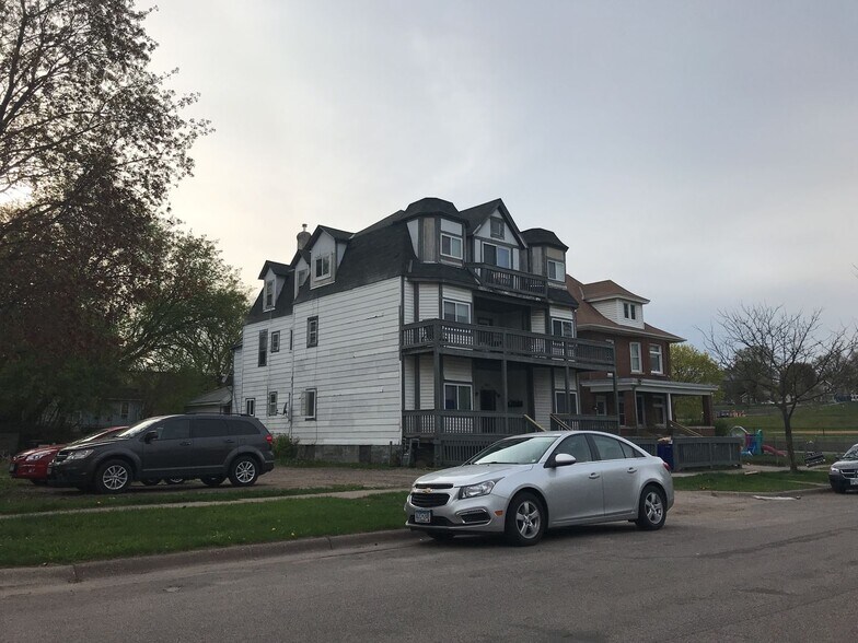 More Photos Of 953 Desoto St, Saint Paul Apartments For Sale