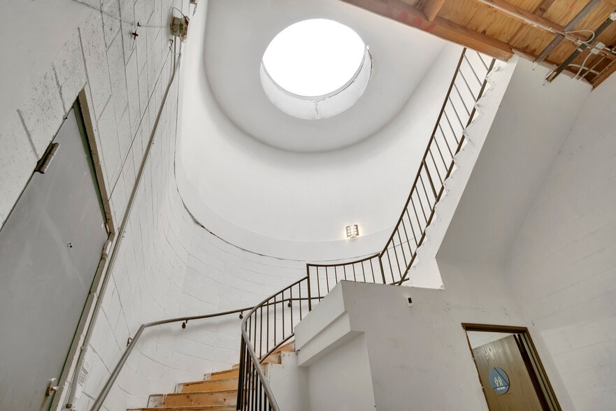 More Photos Of 14732 Lull St, Van Nuys Warehouse For Sale