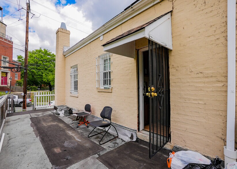 More Photos Of 3901 Martin Luther King Jr Ave SW, Washington Office For Sale