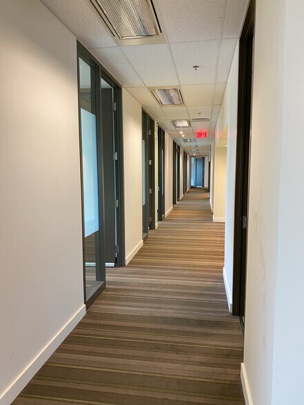 More Photos Of 3000 Boul René-Lévesque, Verdun Office For Lease