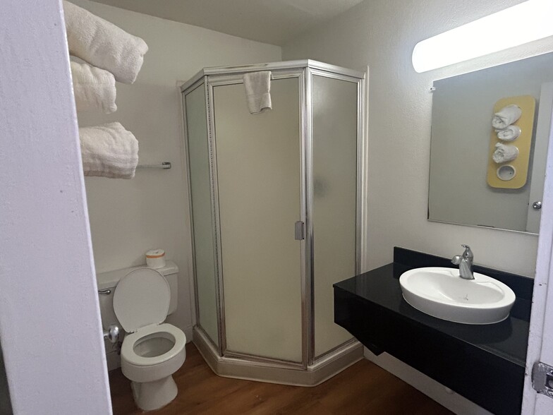 More Photos Of 2420 Commerce Rd, Goodland Hotel For Sale