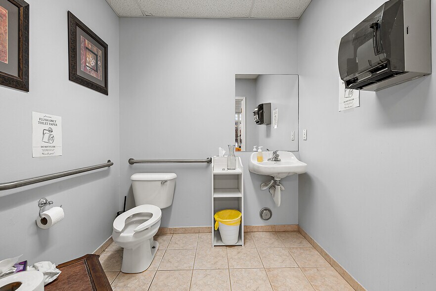 More Photos Of 42560 Van Dyke Ave, Sterling Heights Medical For Lease