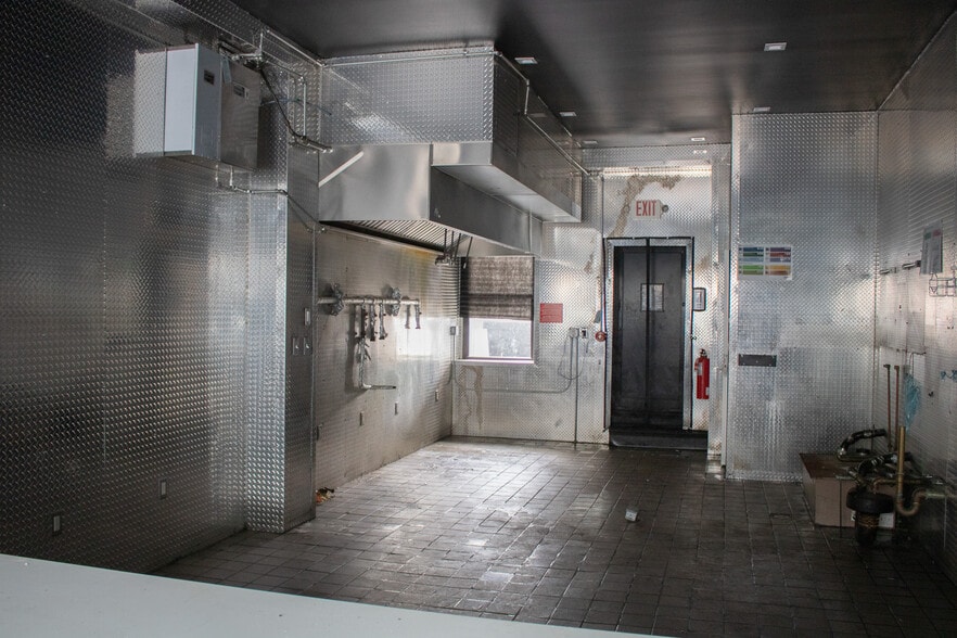More Photos Of 646 Forest Ave, Staten Island Storefront For Lease