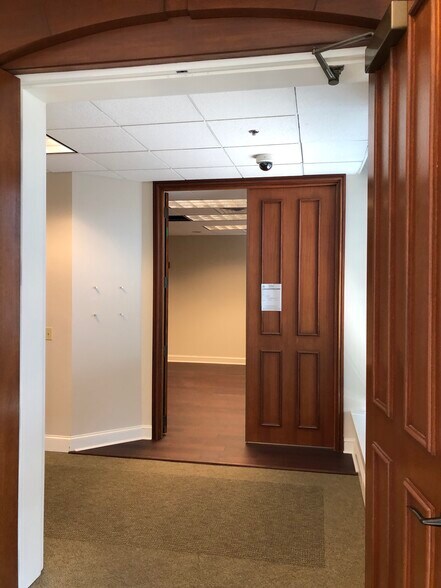 More Photos Of 211 King St, Charleston Office For Lease