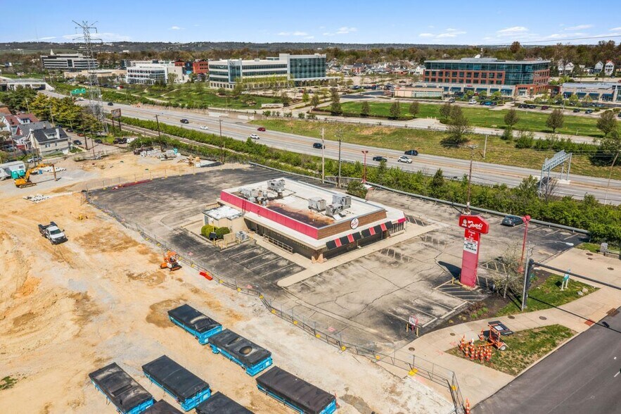 More Photos Of 4765 Montgomery Rd, Cincinnati Restaurant For Sale