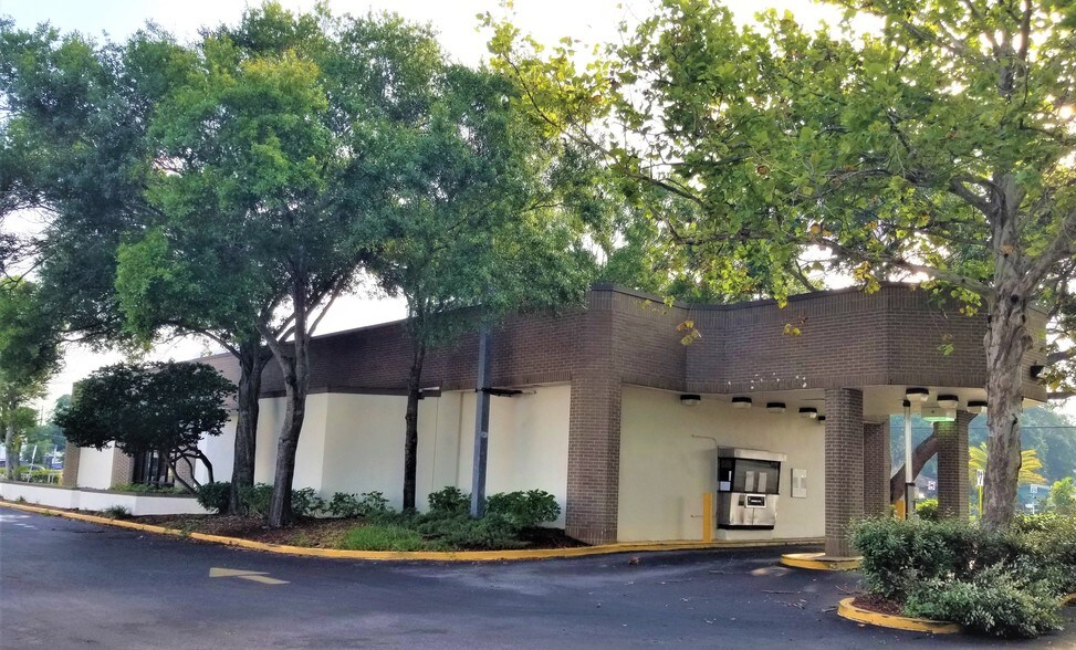 More Photos Of 912-956 Patricia Ave, Dunedin Unknown For Lease