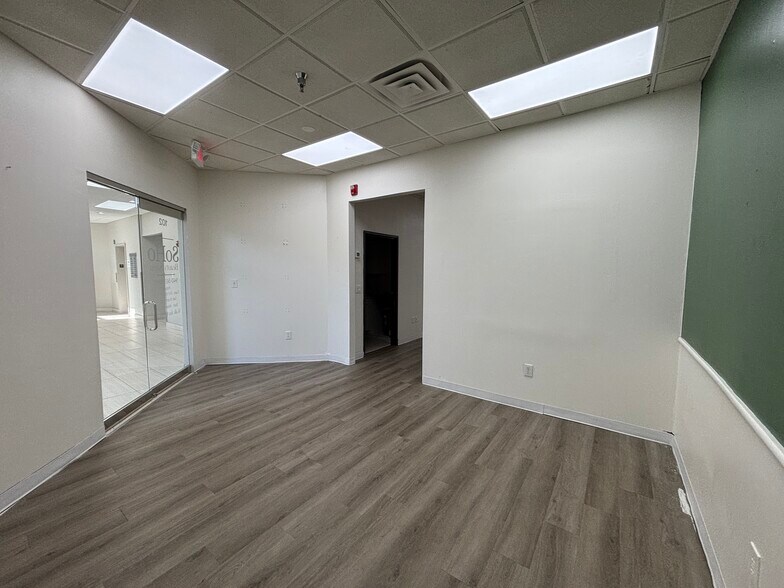 More Photos Of 4851 S Interstate 35 E, Corinth Medical For Lease