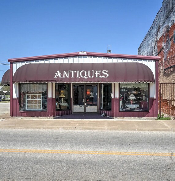Primary Photo Of 305 E Broadway St, Drumright Storefront For Sale