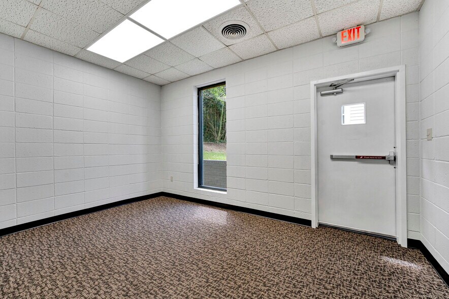 More Photos Of 221 W Laurens St, Laurens Medical For Sale