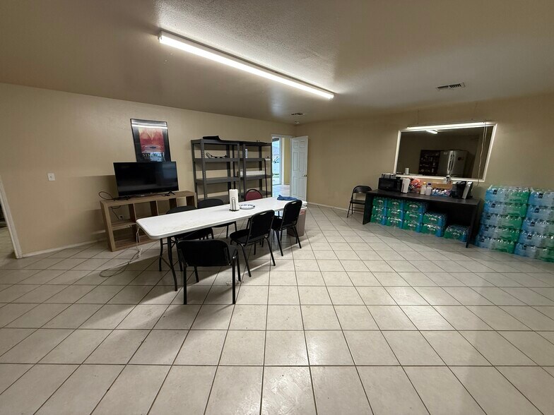 More Photos Of 115 Wyoming Blvd, Pleasanton Warehouse For Lease