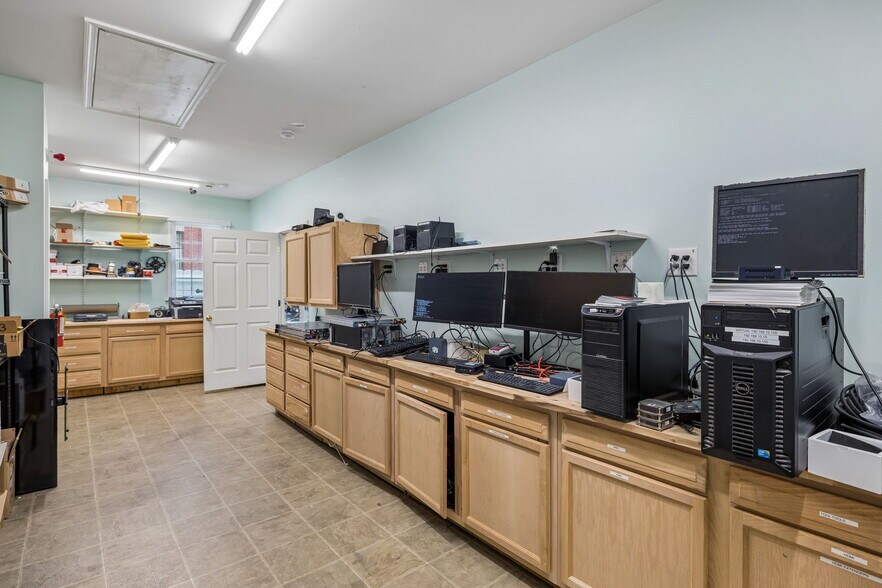 More Photos Of 206 S 11th St, Nashville Office For Sale