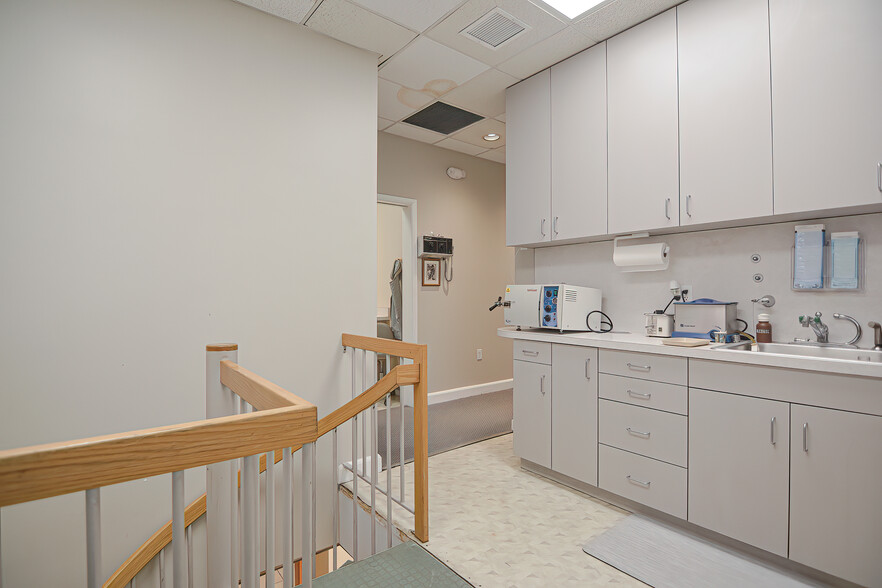 More Photos Of 49-51 Holland St, Somerville Storefront Retail Office For Lease