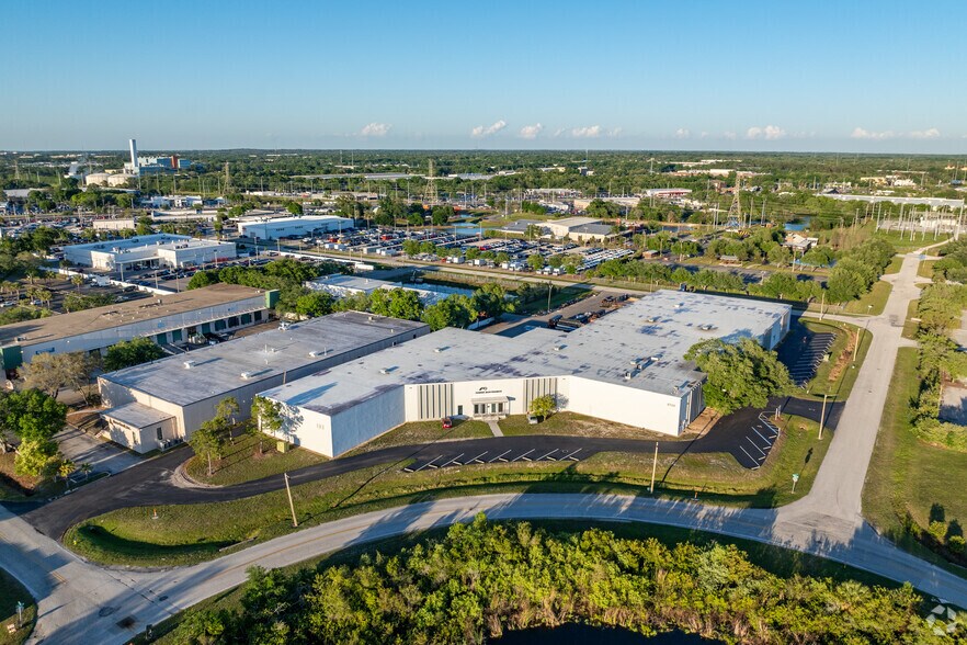 More Photos Of 9700-9704 Solar Dr, Tampa Warehouse For Lease