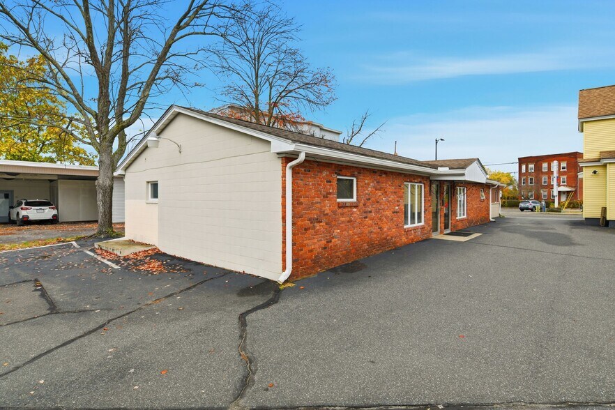 More Photos Of 641 Grattan St, Chicopee Office For Lease