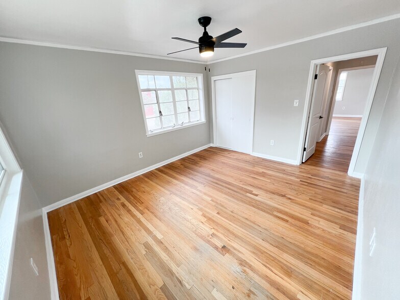 More Photos Of 1306 W Wall St, Midland Office For Lease