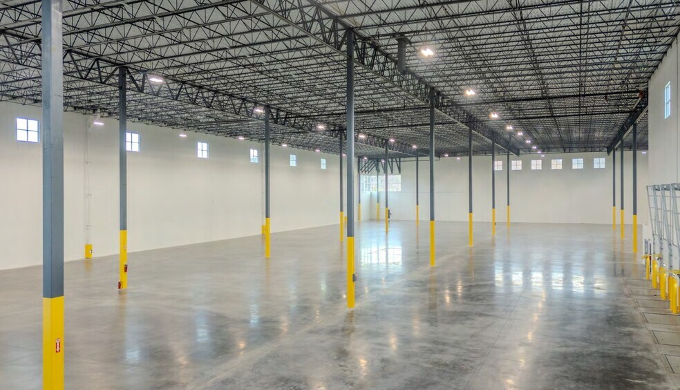 More Photos Of 125 Pompton Plains Xrd, Wayne Warehouse For Lease