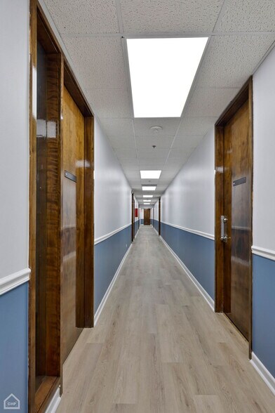 More Photos Of 7161 N Cicero Ave, Lincolnwood Office For Lease