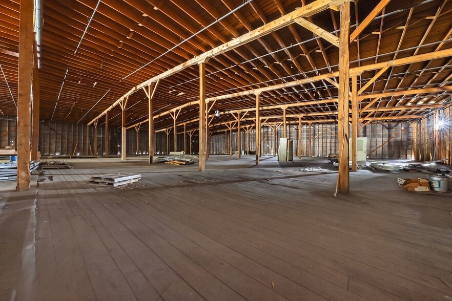 More Photos Of 237 Loretta St, Greeneville Industrial For Sale