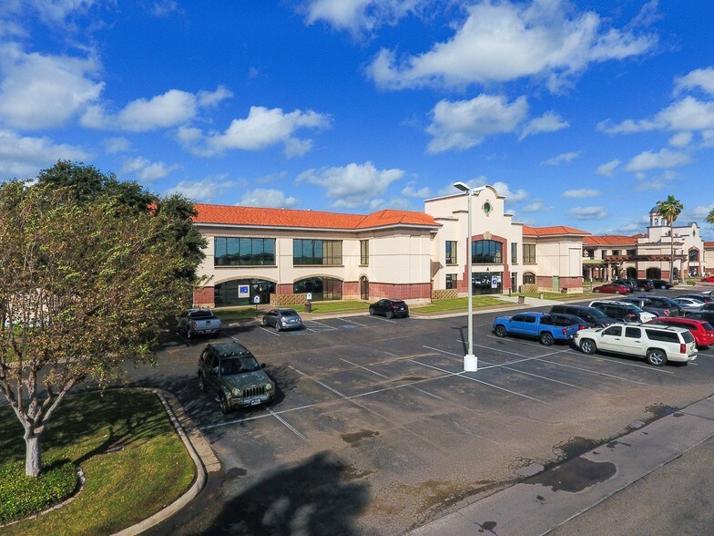 More Photos Of 7210 McPherson Rd, Laredo Medical For Lease