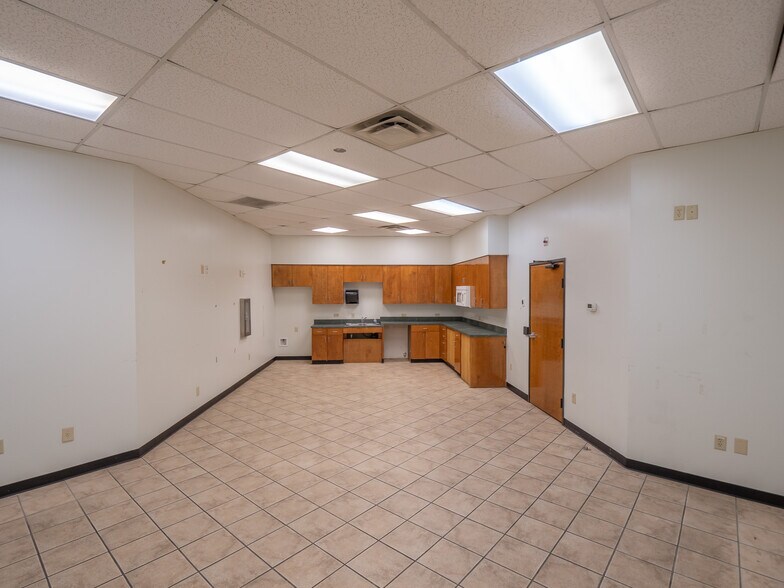 More Photos Of 400-900 Bugg Ln, San Marcos Unknown For Lease