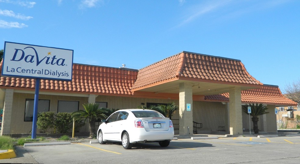 Primary Photo Of 916 Houston St, Laredo Medical For Lease