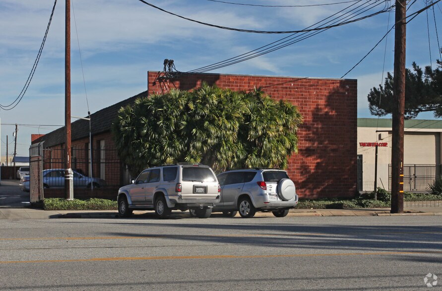 Primary Photo Of 412 S Palm Ave, Alhambra Warehouse For Lease