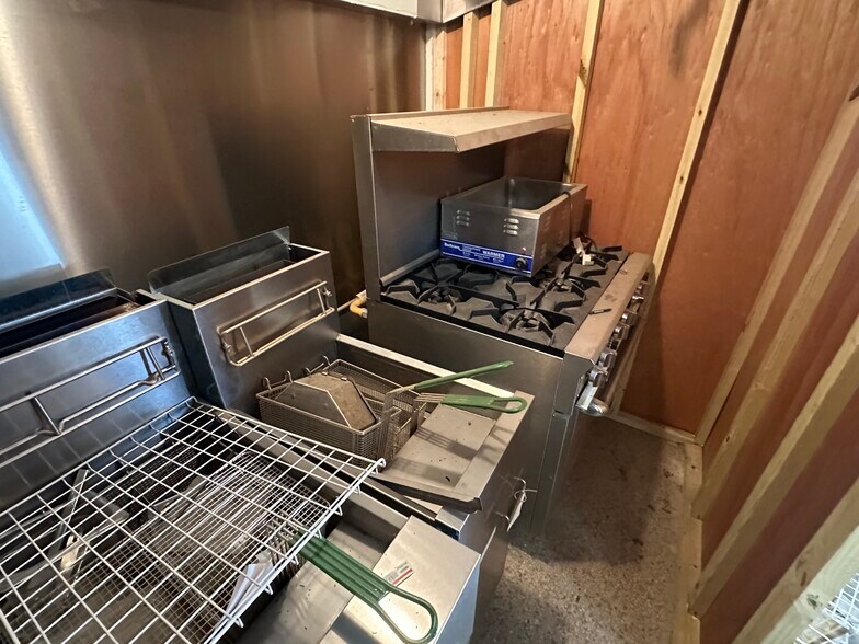 More Photos Of 1345 Kathleen Rd, Lakeland General Retail For Sale