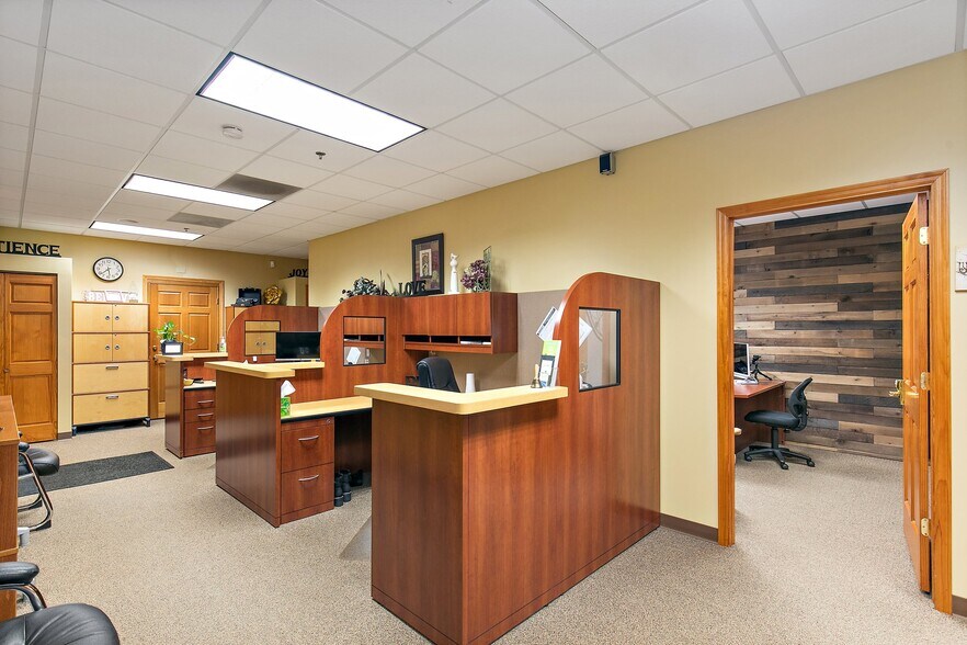 More Photos Of 15-85 N Woodbury St, South Elgin Apartments For Lease