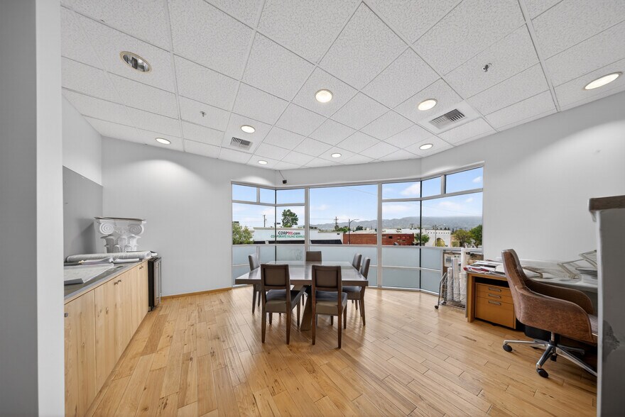 More Photos Of 3500 W Burbank Blvd, Burbank Office For Sale