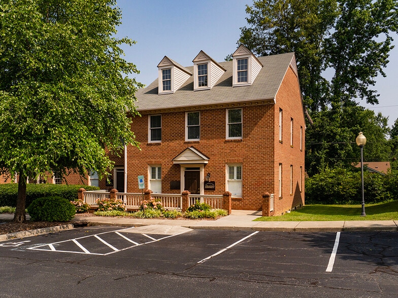 More Photos Of 3051-3057 S Church St, Burlington Office For Sale