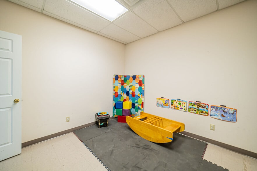 More Photos Of 3530 Park Plaza Rd, Paducah Flex For Lease