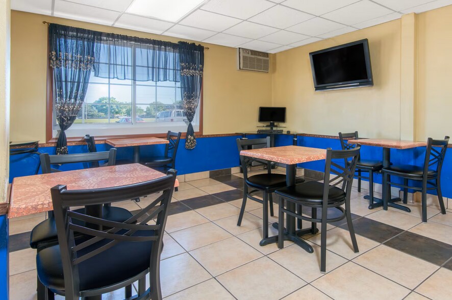 More Photos Of 4701 10th St, Great Bend Hotel For Sale