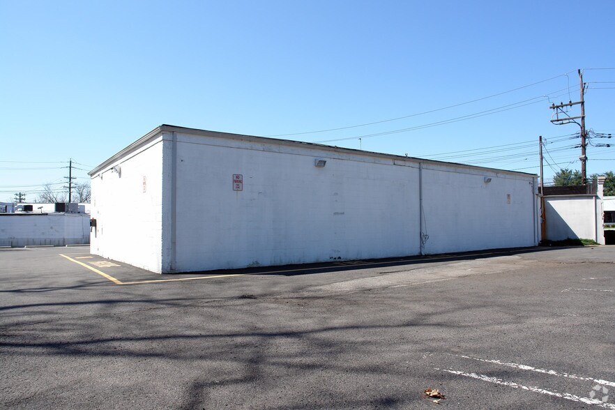More Photos Of 688 N State Route 17, Paramus Freestanding For Lease