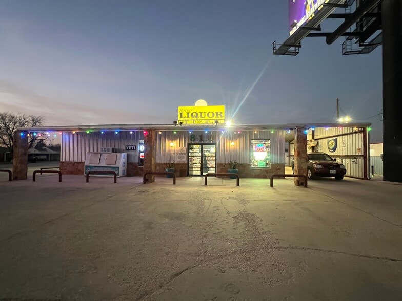 Primary Photo Of 1061 Cypress St, Roscoe Storefront For Sale