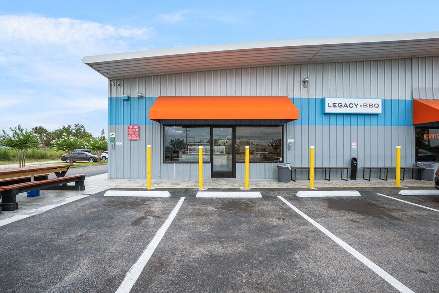 More Photos Of 2443 US Highway 301 N, Ellenton General Retail For Lease