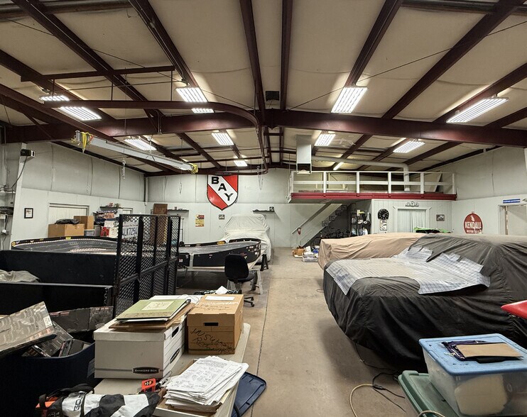 More Photos Of 300 Watts Dr, Bakersfield Warehouse For Sale