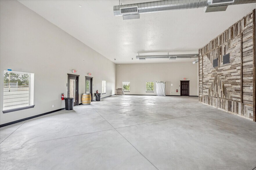 More Photos Of 15181 Shadow Wood St, Brighton Parking Garage For Lease