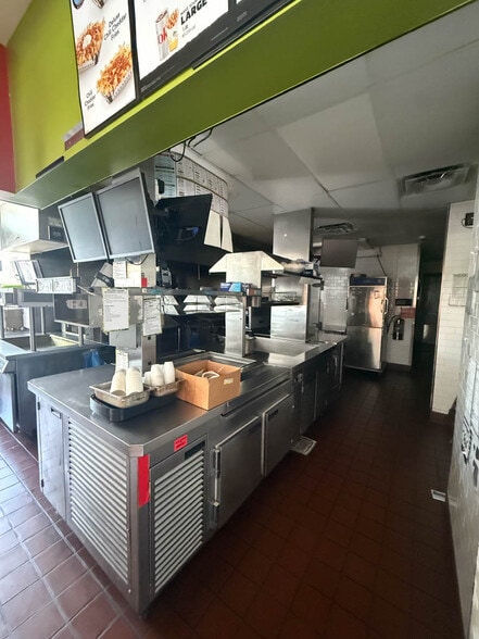 More Photos Of 109 Banks Rd, Fayetteville Fast Food For Lease