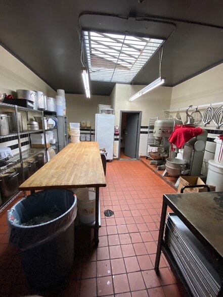 More Photos Of 1630 W Sunset Blvd, Los Angeles Unknown For Lease