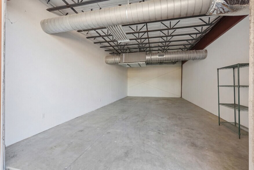 More Photos Of 6305 Beverlyhill St, Houston Warehouse For Sale
