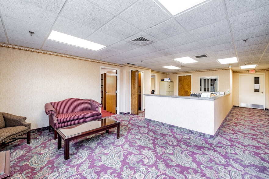 More Photos Of 1094 Suffield St, Agawam Light Manufacturing For Sale