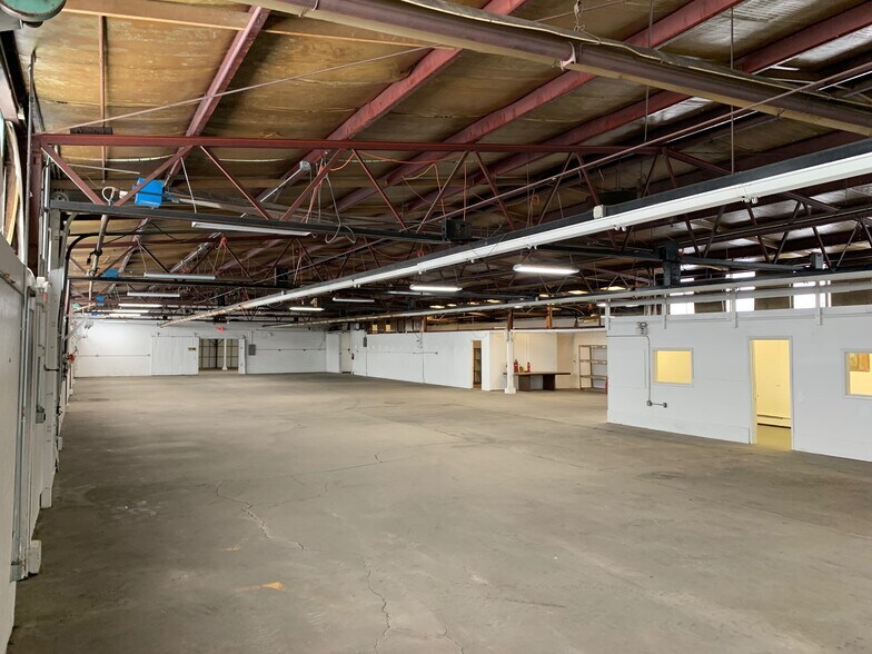 More Photos Of 428-432 Clough St, Bowling Green Warehouse For Lease