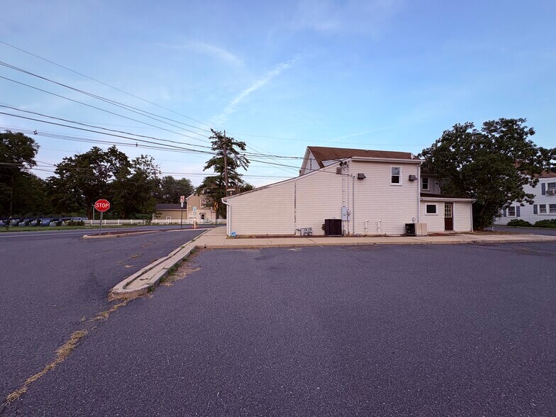 More Photos Of 2 Chesterfield Georgetown Rd, Chesterfield Convenience Store For Sale